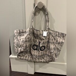 ALO Yoga Gray Women's Tote Bag! Brand NEW WITHOUT TAGS! Never used!